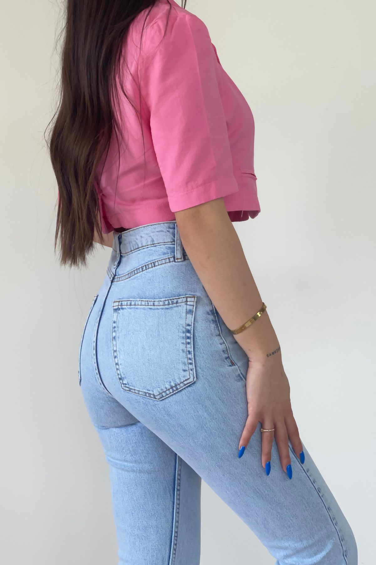 YIRTMAÇ DETAYLI BUZ MAVİ JEANS