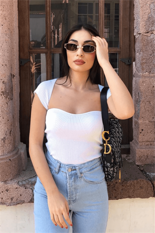 BEYAZ OMUZ DETAYLI CROP 