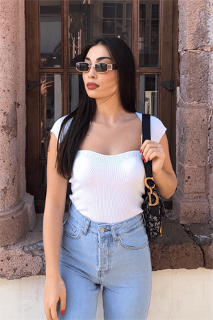 BEYAZ OMUZ DETAYLI CROP 