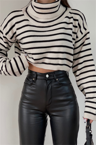 ÇİZGİLİ BEYAZ SİYAH KAZAK