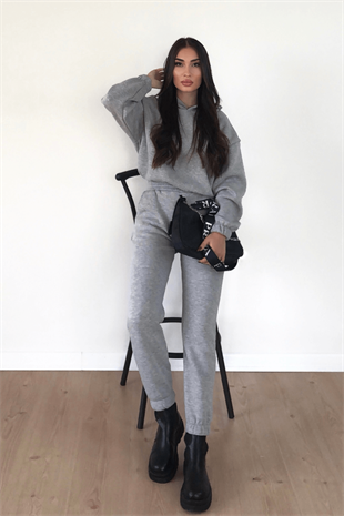 GRİ KAPÜŞONLU EŞOFMAN TAKIMI