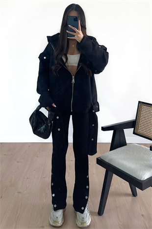 SİYAH DÜĞMELİ YIRTMAÇLI EŞOFMAN TAKIMI