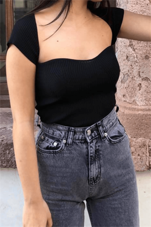 SİYAH OMUZ DETAYLI CROP 