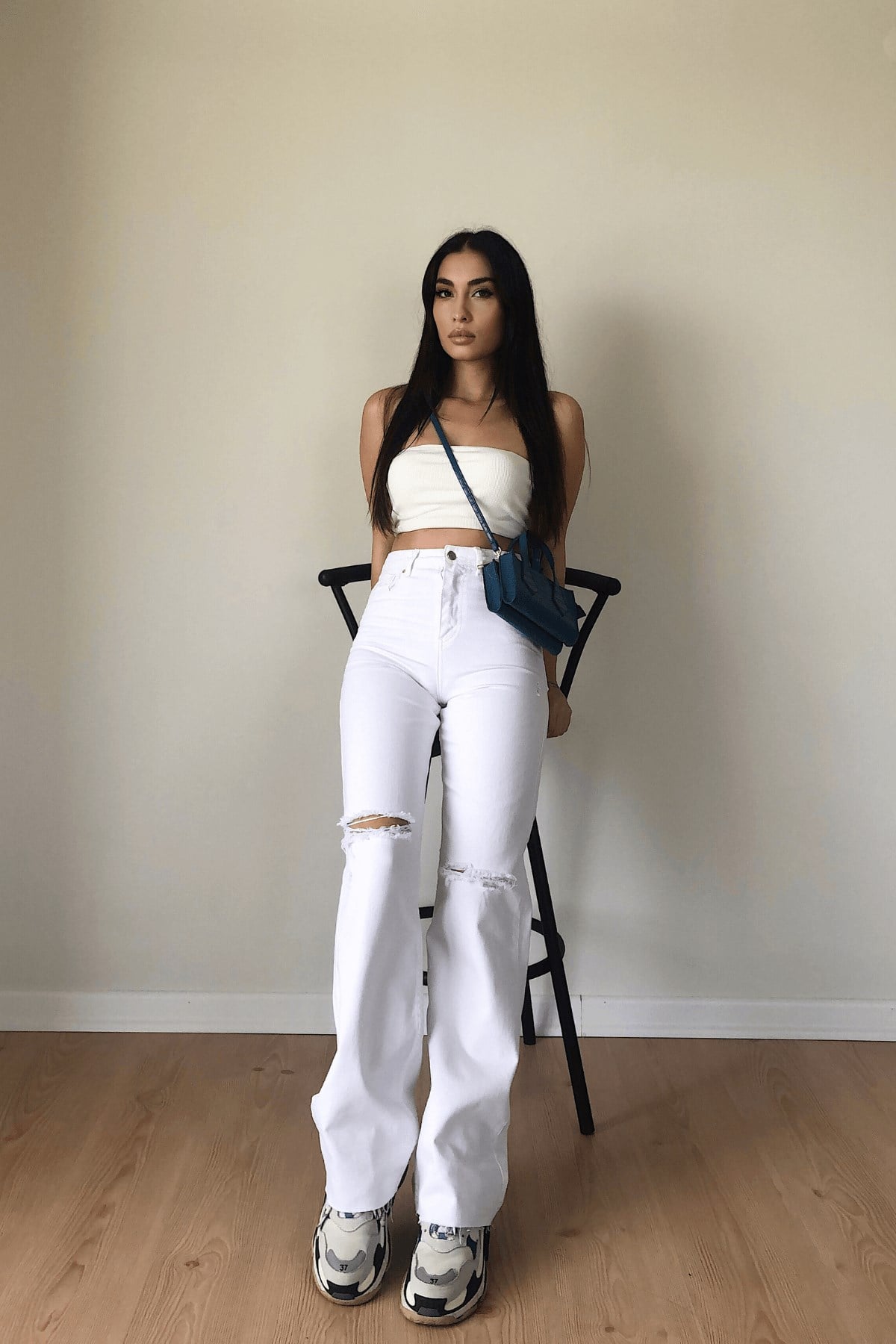BEYAZ DİZİ YIRTIK JEAN