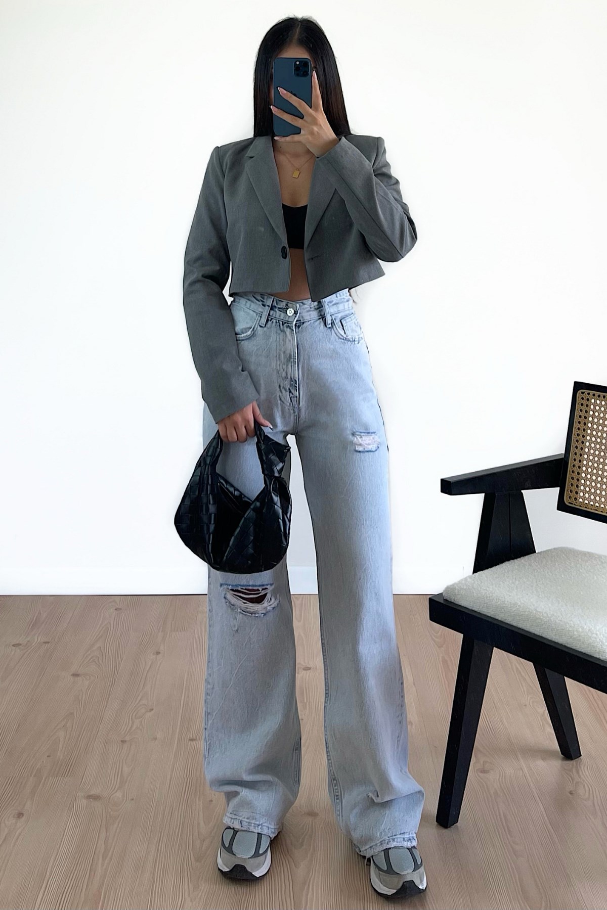 BUZ MAVİ RENK TEK DİZİ YIRTIK JEAN