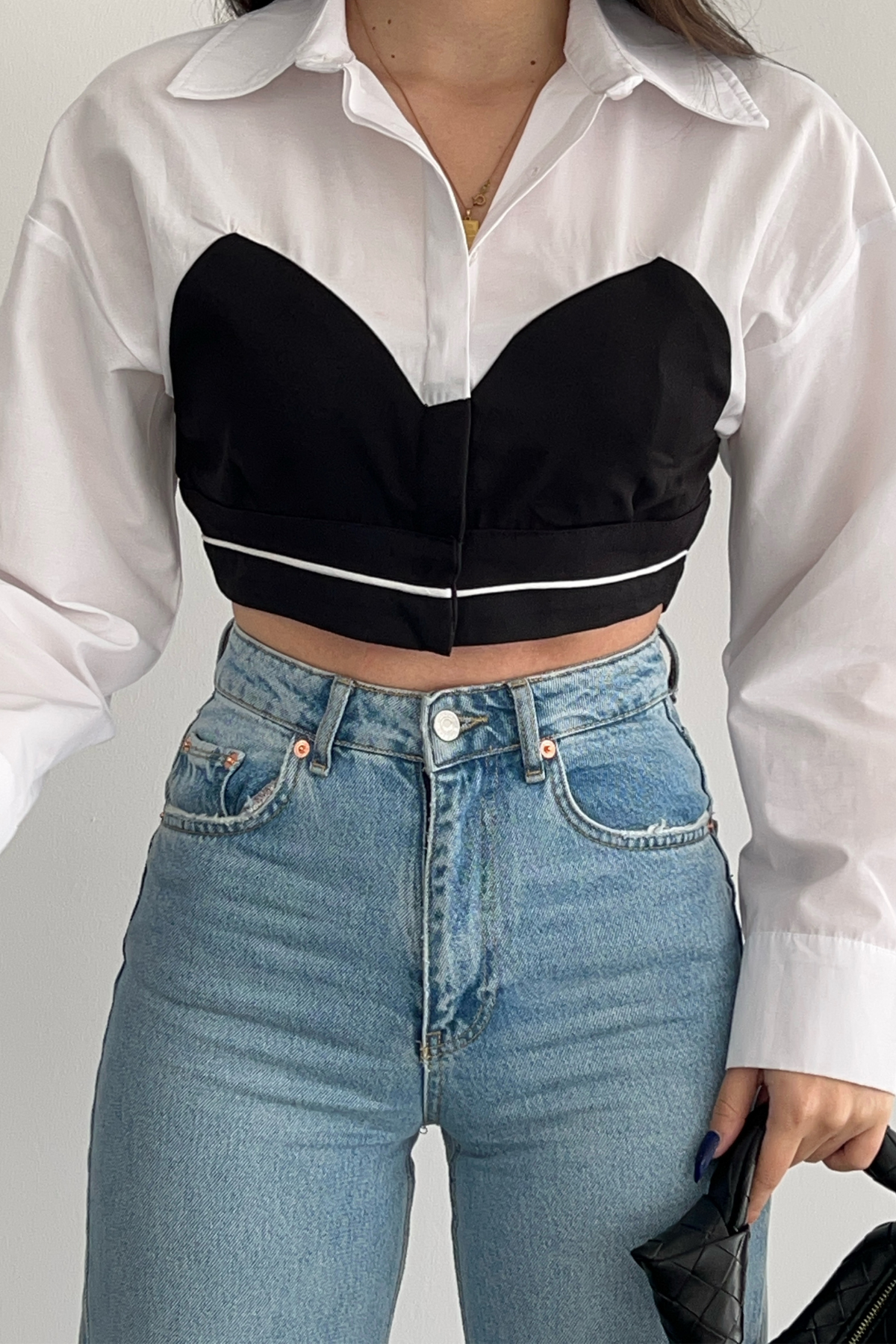 KORSE DETAY PREMİUM GÖMLEK