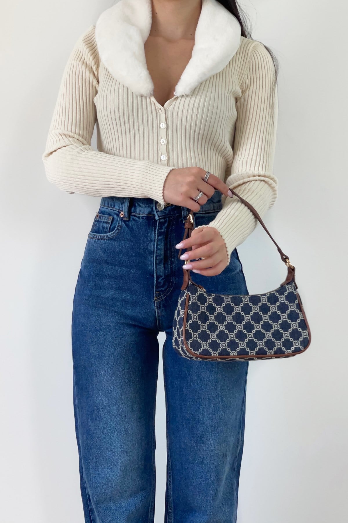 KREM KÜRK YAKA HIRKA