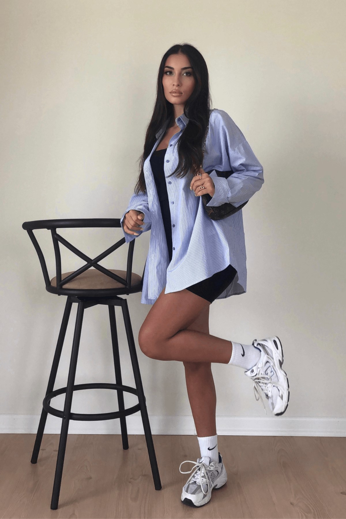 MAVİ ÇİZGİLİ GÖMLEK