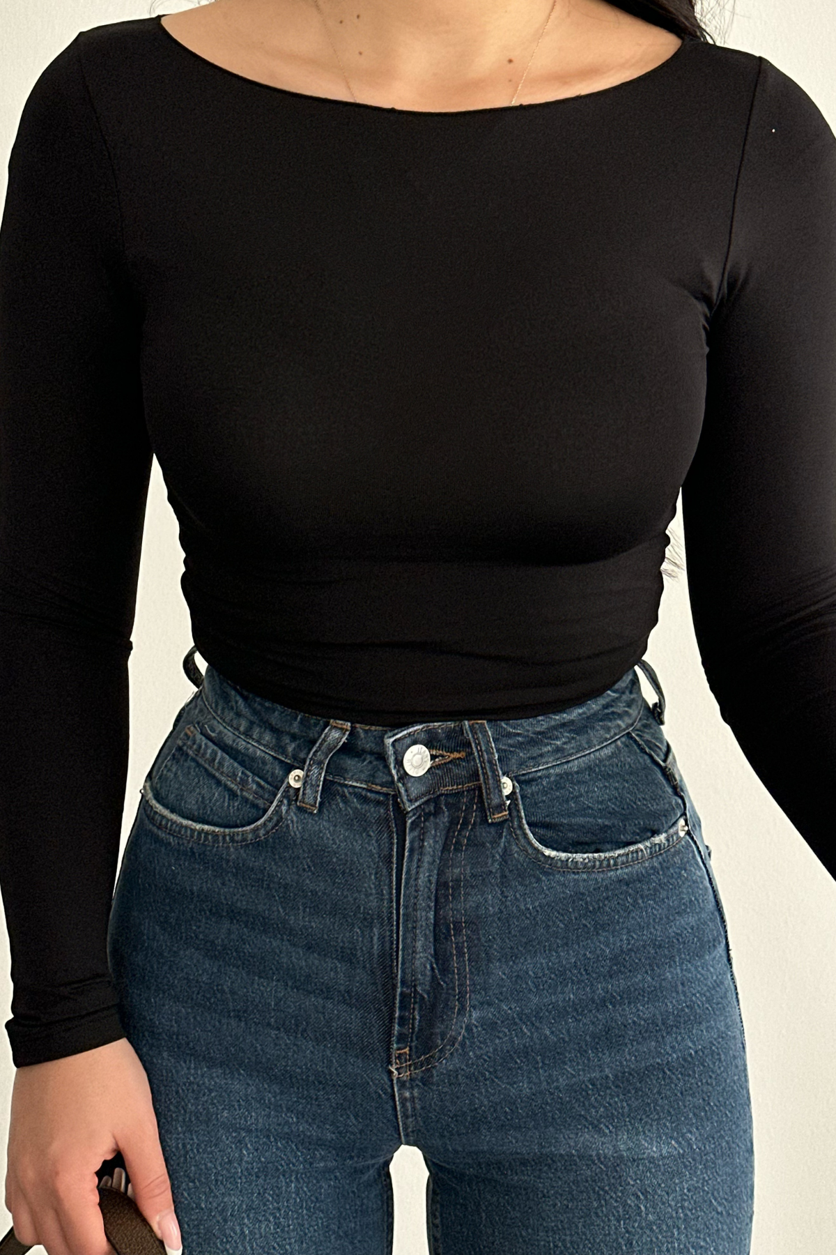 SİYAH KAYIK YAKA BLUZ 