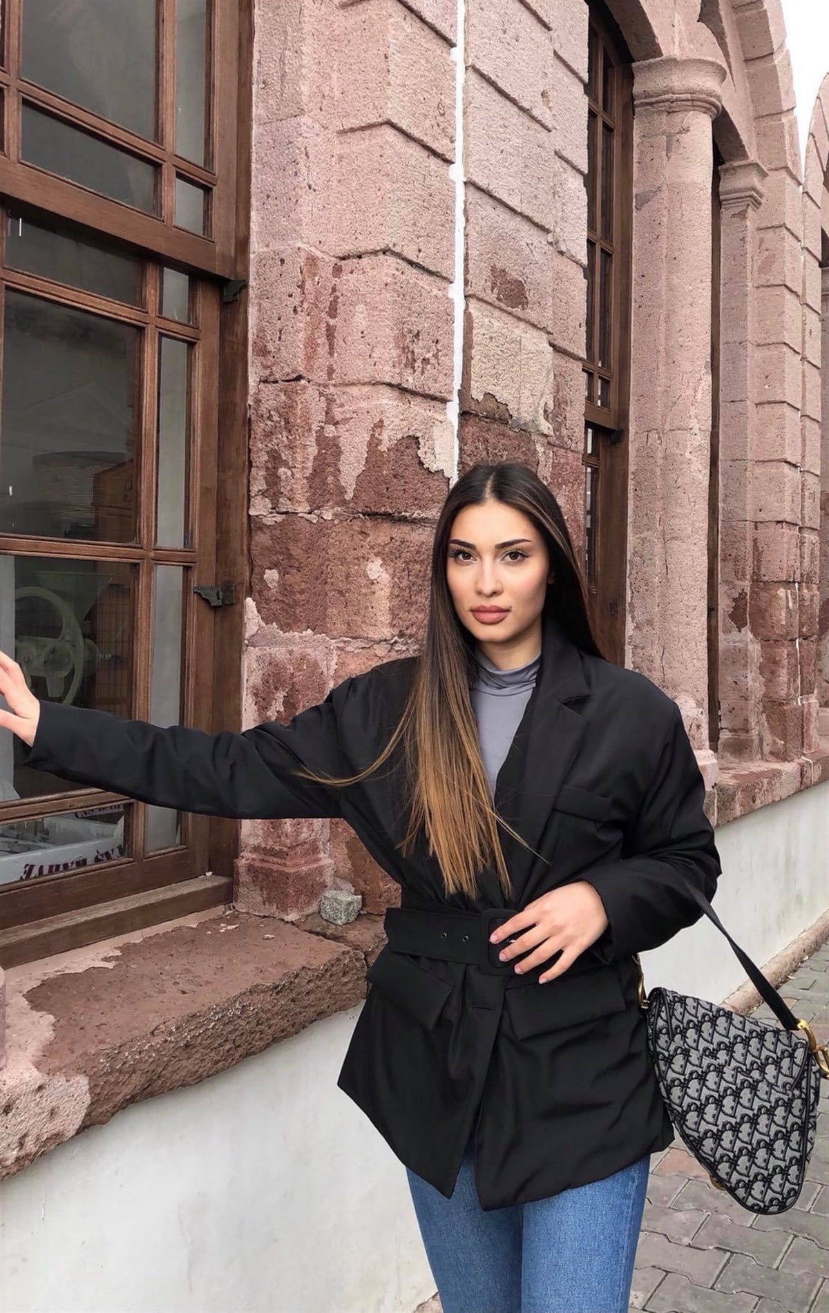 SİYAH KEMERLİ MONT