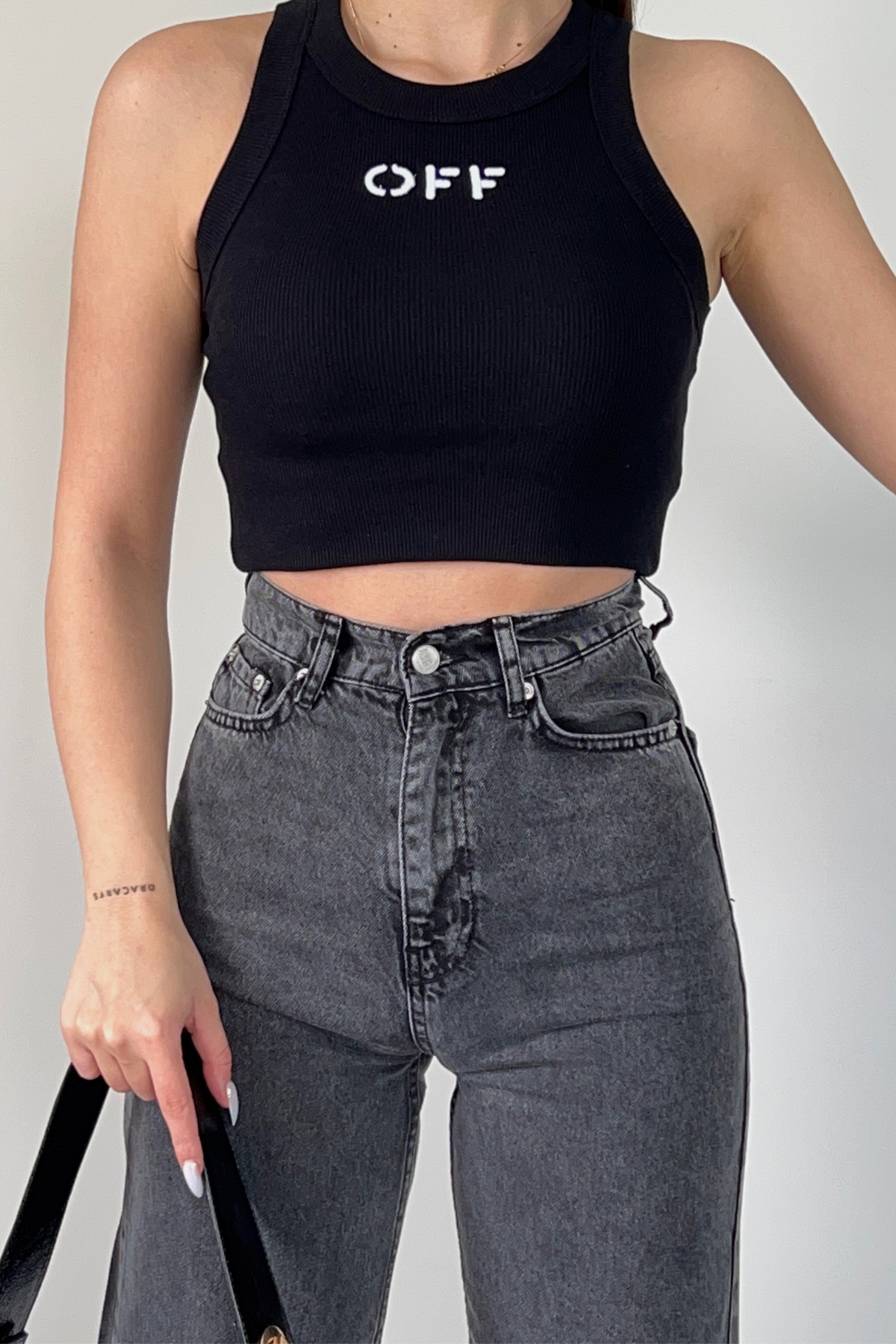 SİYAH NAKIŞ DETAYLI CROP