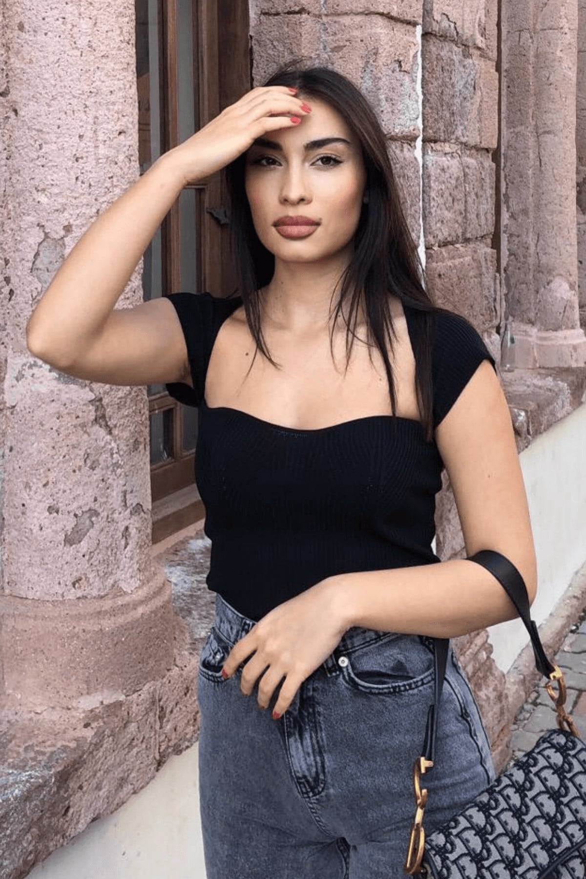 SİYAH OMUZ DETAYLI CROP 