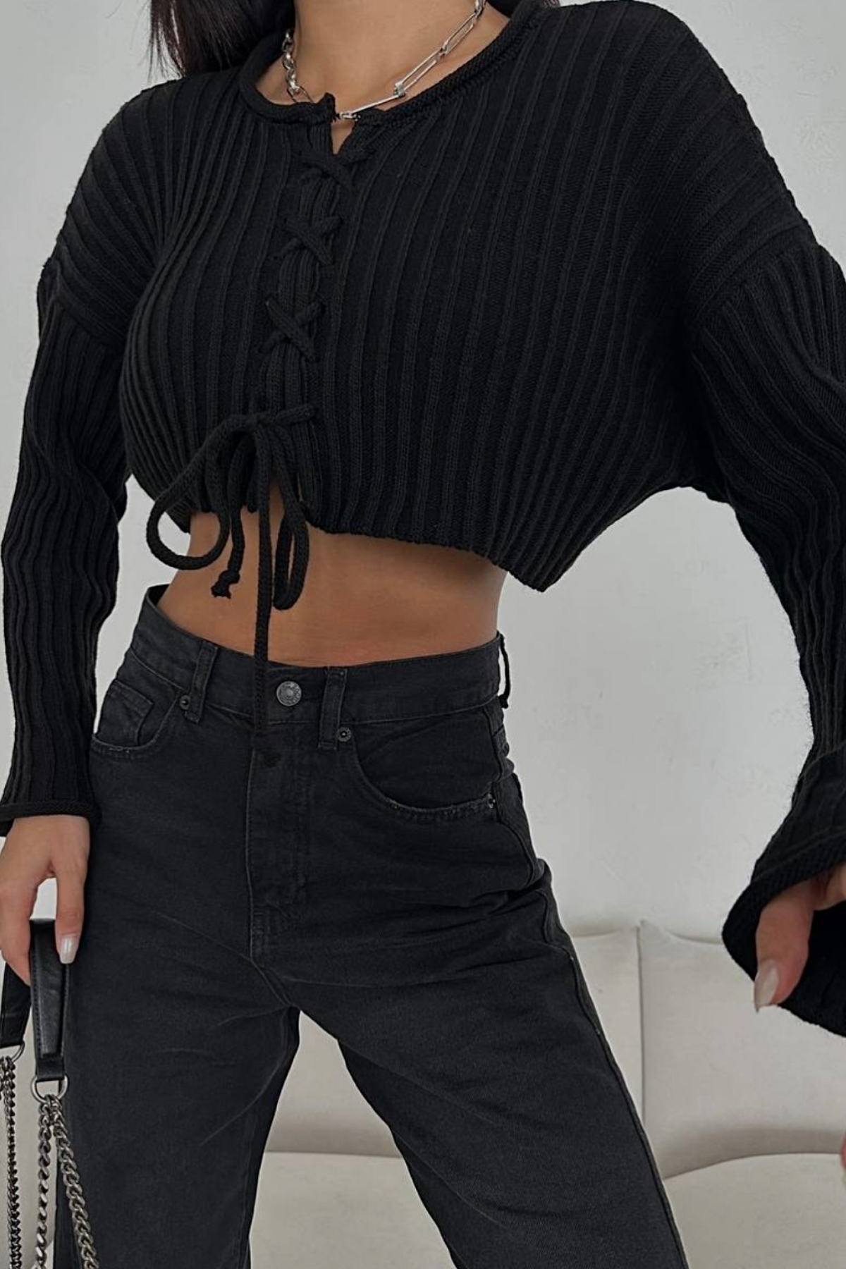 SİYAHN İP DETAYLI KAZAK