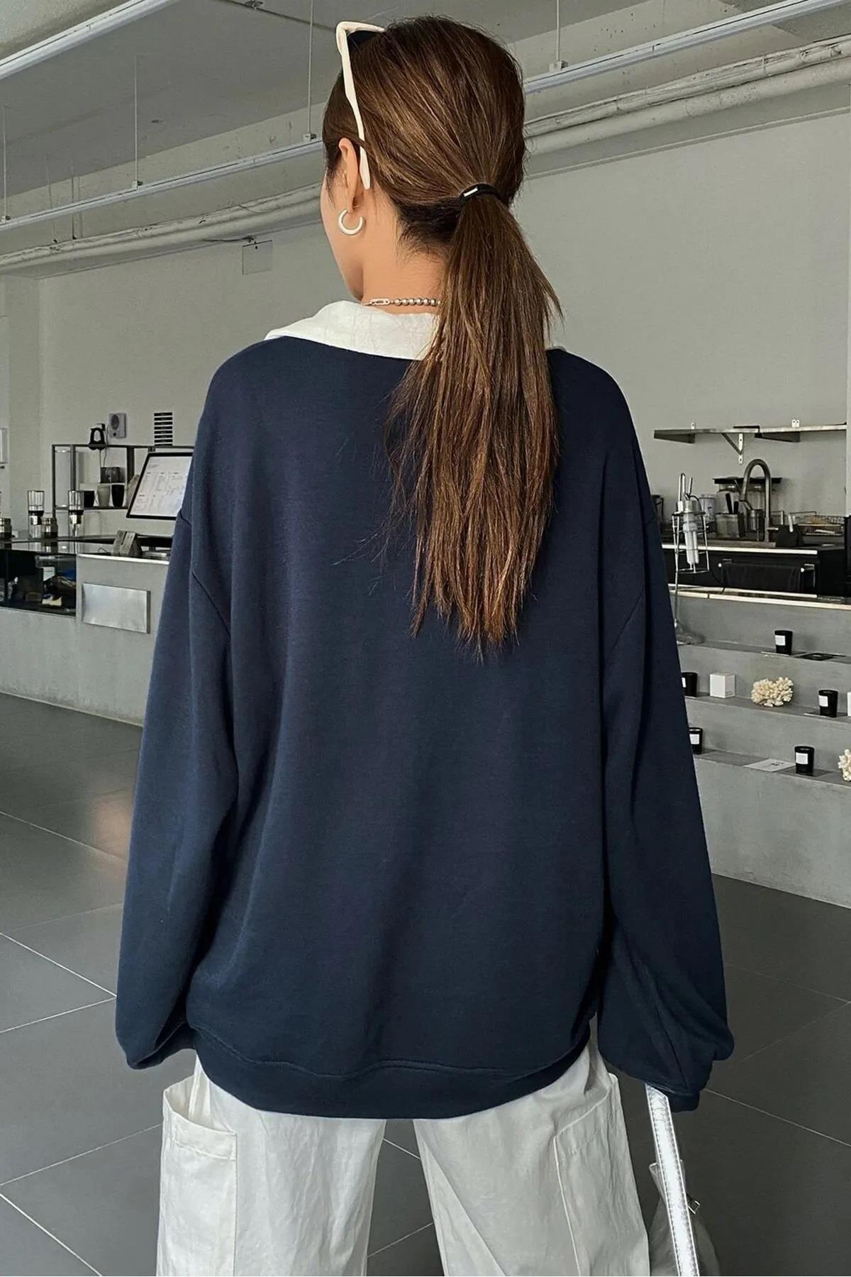 Lacivert Yakası Beyaz Düğmeli Polo Yaka Sweat