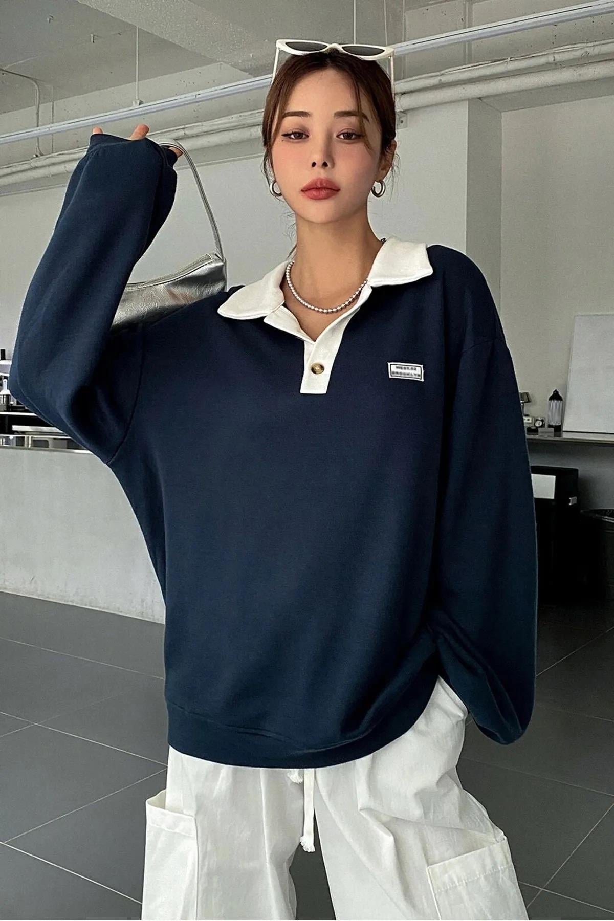 Lacivert Yakası Beyaz Düğmeli Polo Yaka Sweat