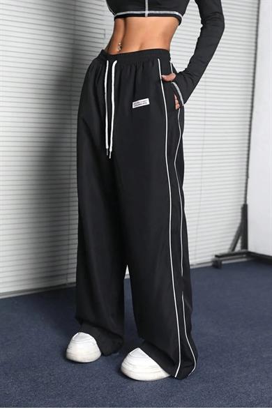 Kadın Siyah Etiketli ve Biyeli Eşofman Altı