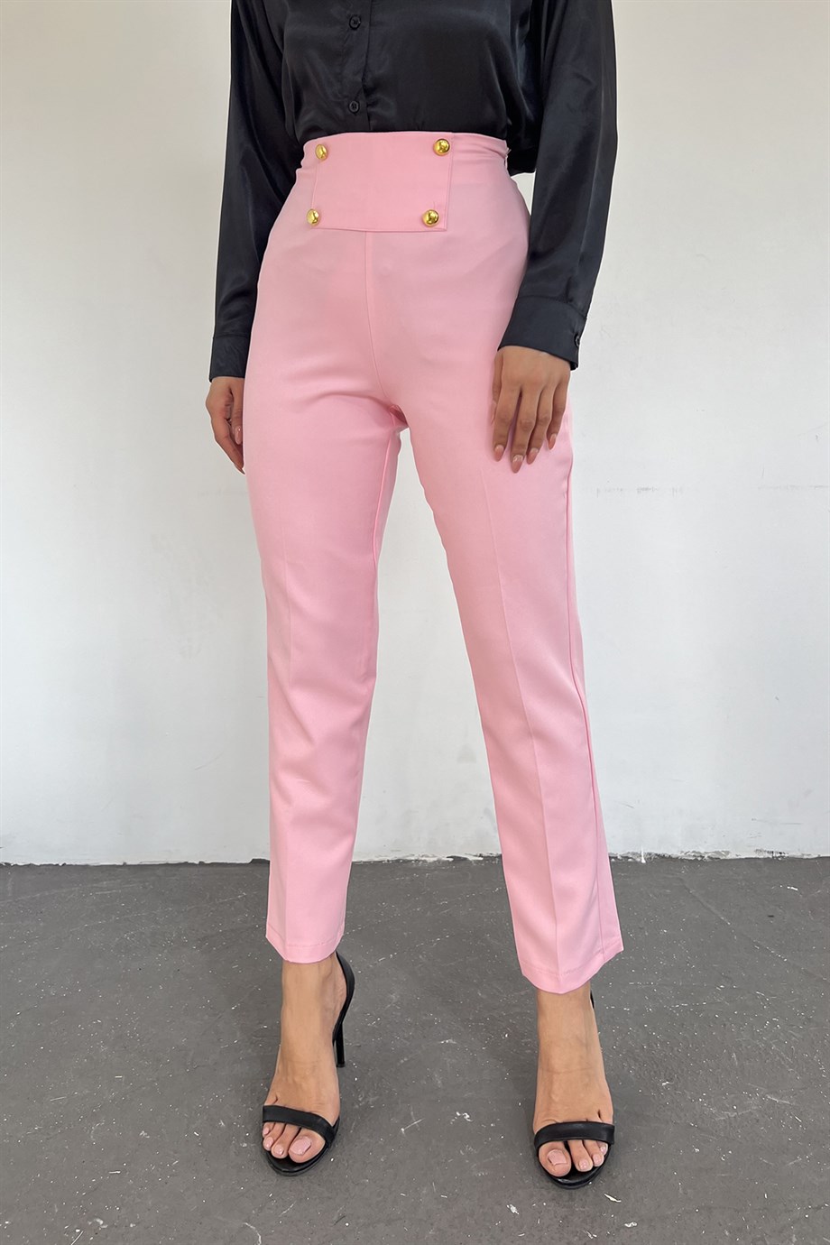 Kadın Pembe Düğme Detaylı Dar Paça Kumaş Pantolon