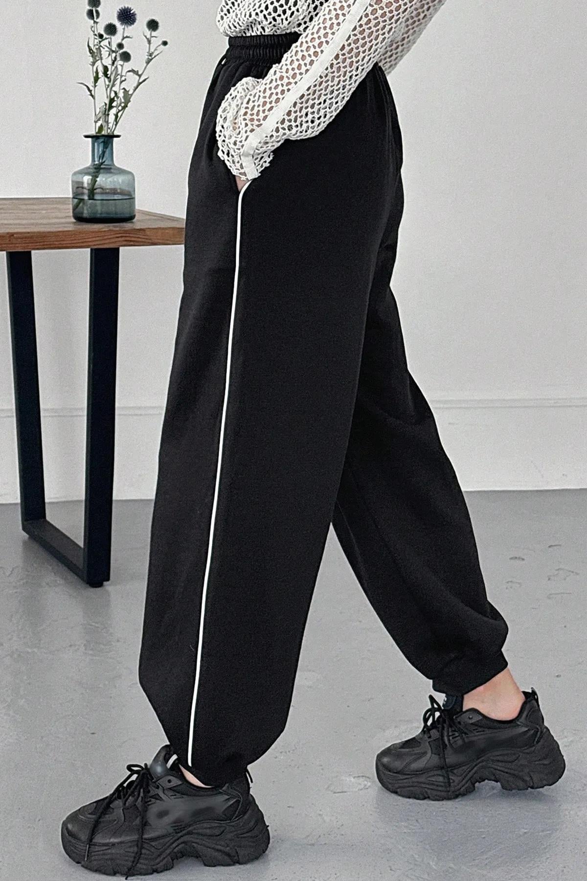 Kadın Siyah Tek Çizgi Biyeli Jogger Eşofman Altı