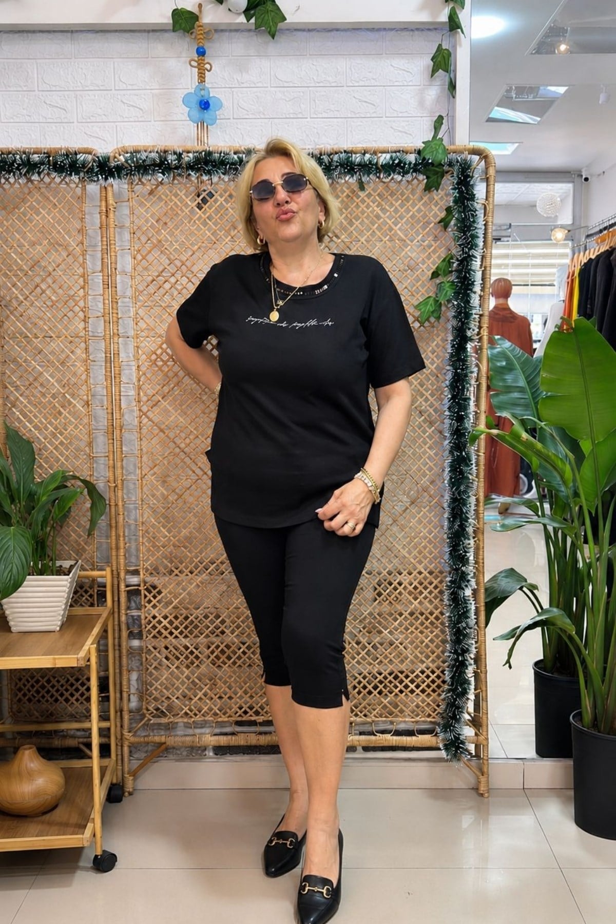Figen Model Yırtmaçlı Spor ve Şık Kapri Siyah
