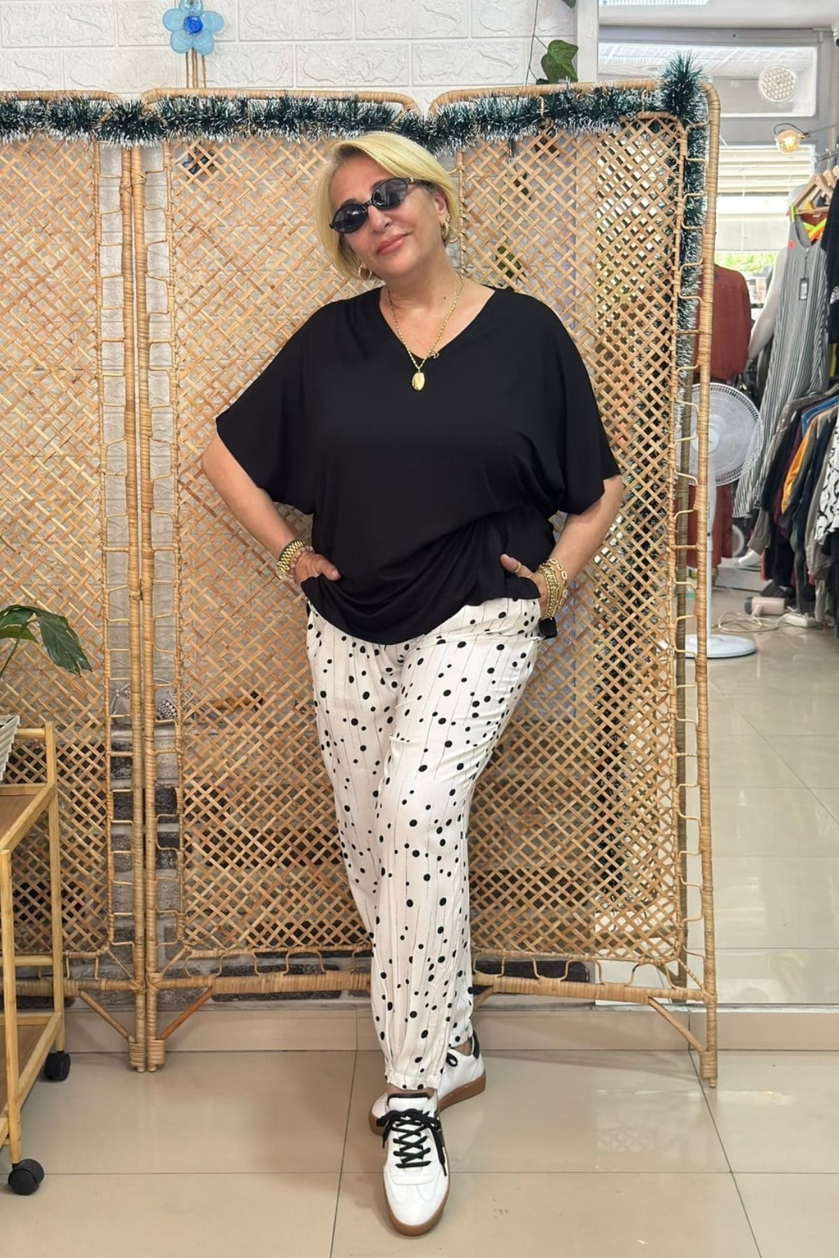 Beli Lastikli Puantiyeli Pantolon Beyaz