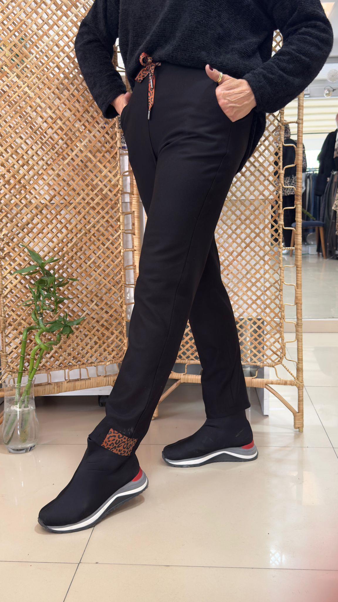 Bol Paça Leopar Detaylı Punto Pantolon Siyah