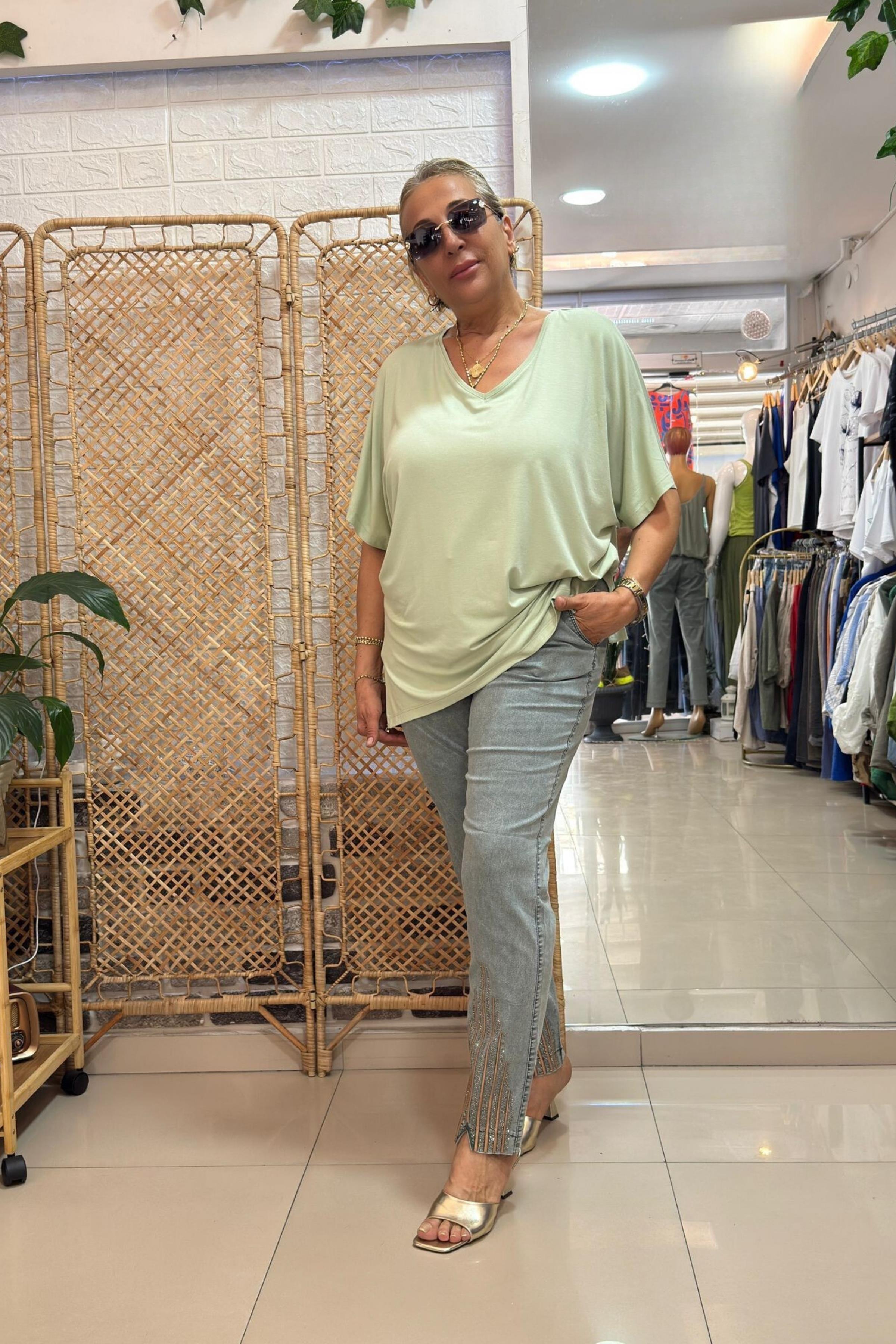 Paçası Taş ve Nakış Detaylı Pantolon Yeşil
