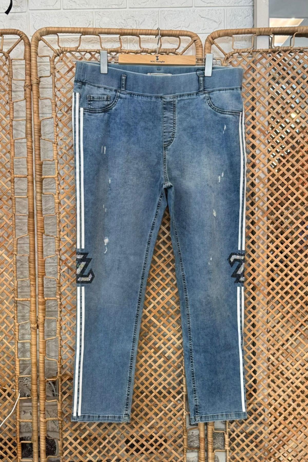 Yan Beyaz Şerit ve Taş Detaylı Kot Pantolon Mavi