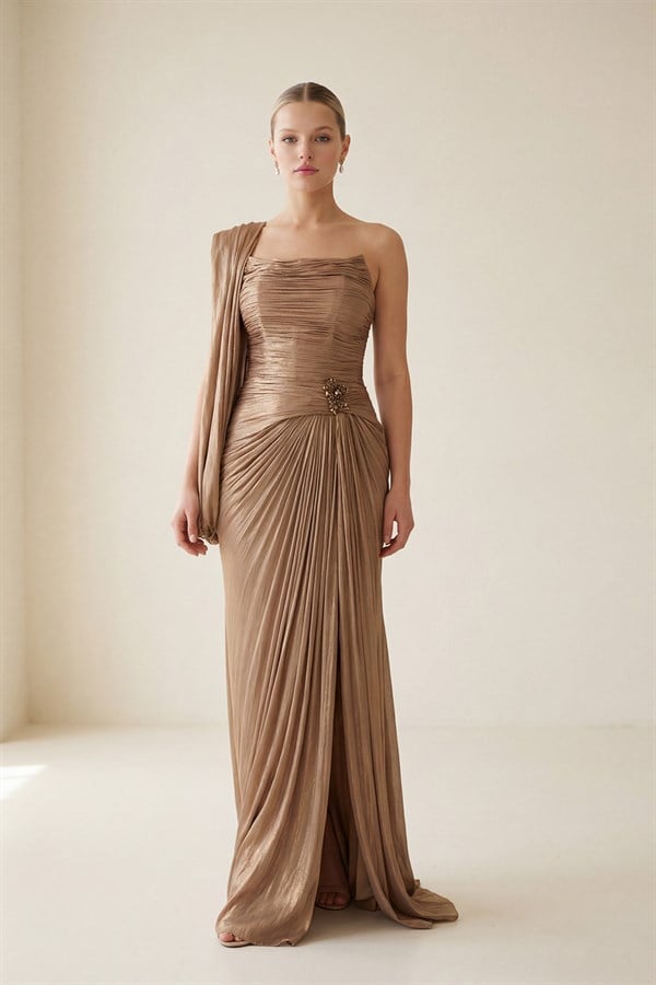 Koyu Gold Bel Ve Omuz Detaylı Yırtmaçlı Maksi Boy Abiye Elbise