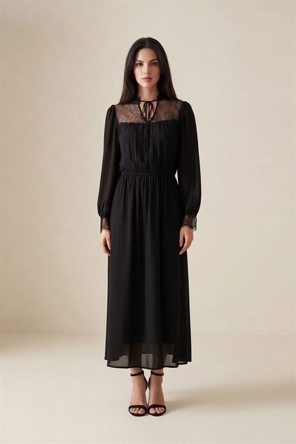 Siyah Yaka Kol Ve Bel Detaylı Rahat Kesim Elbise