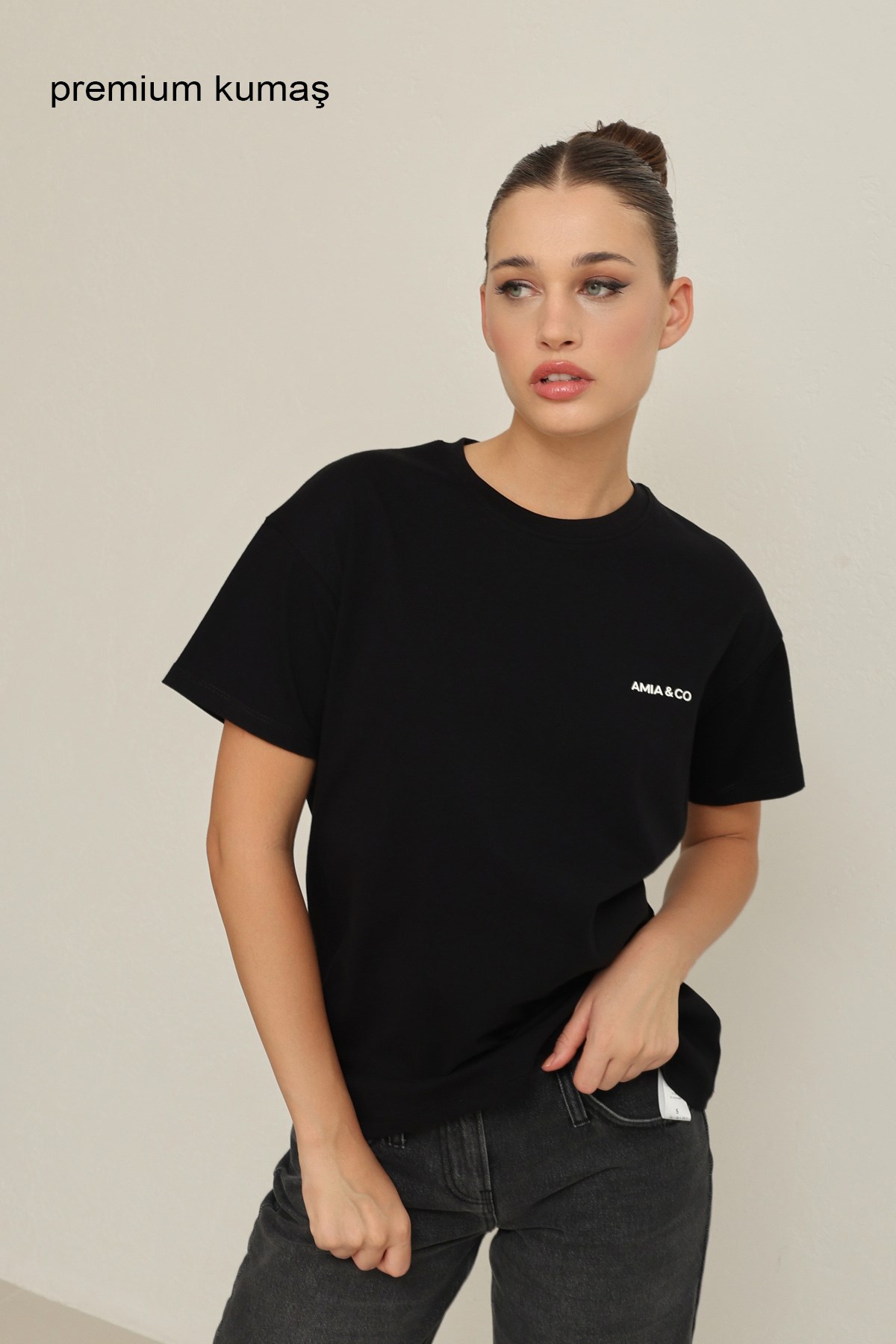 Siyah Amia&Co Marka Bisiklet Yaka Logo Detaylı Kısa Kollu T-Shirt