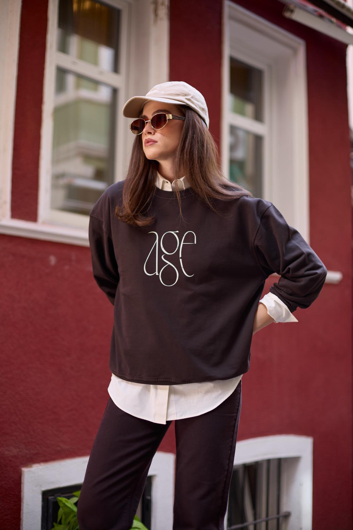 Acı-Kahve Amia&Co Marka %100 Pamuklu Bisiklet Yaka Uzun Kollu Baskı Detaylı Sweatshirt