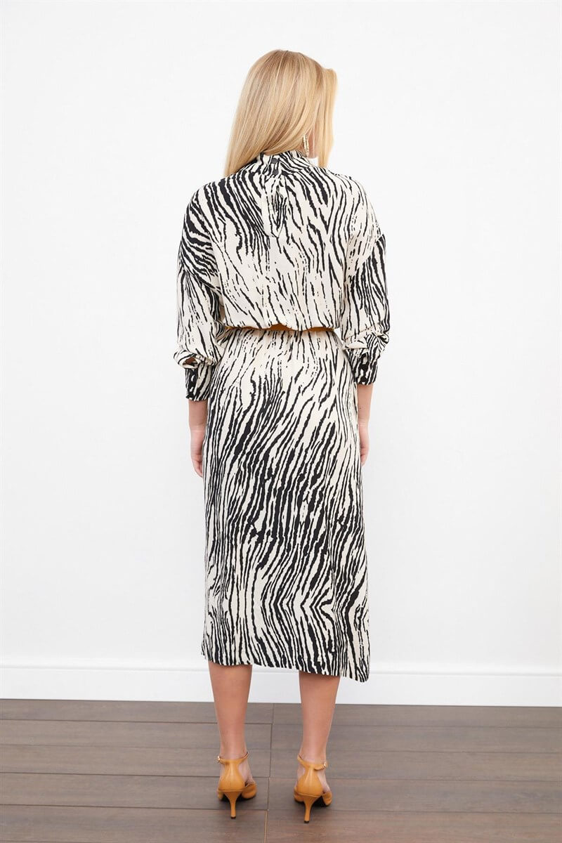 Siyah-Beyaz Kemerli Zebra Desen ElbiseST060W40111801