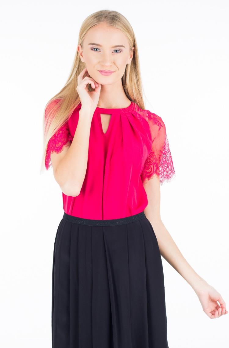 GUESS KOLLARI DANTELLİ BLUZ