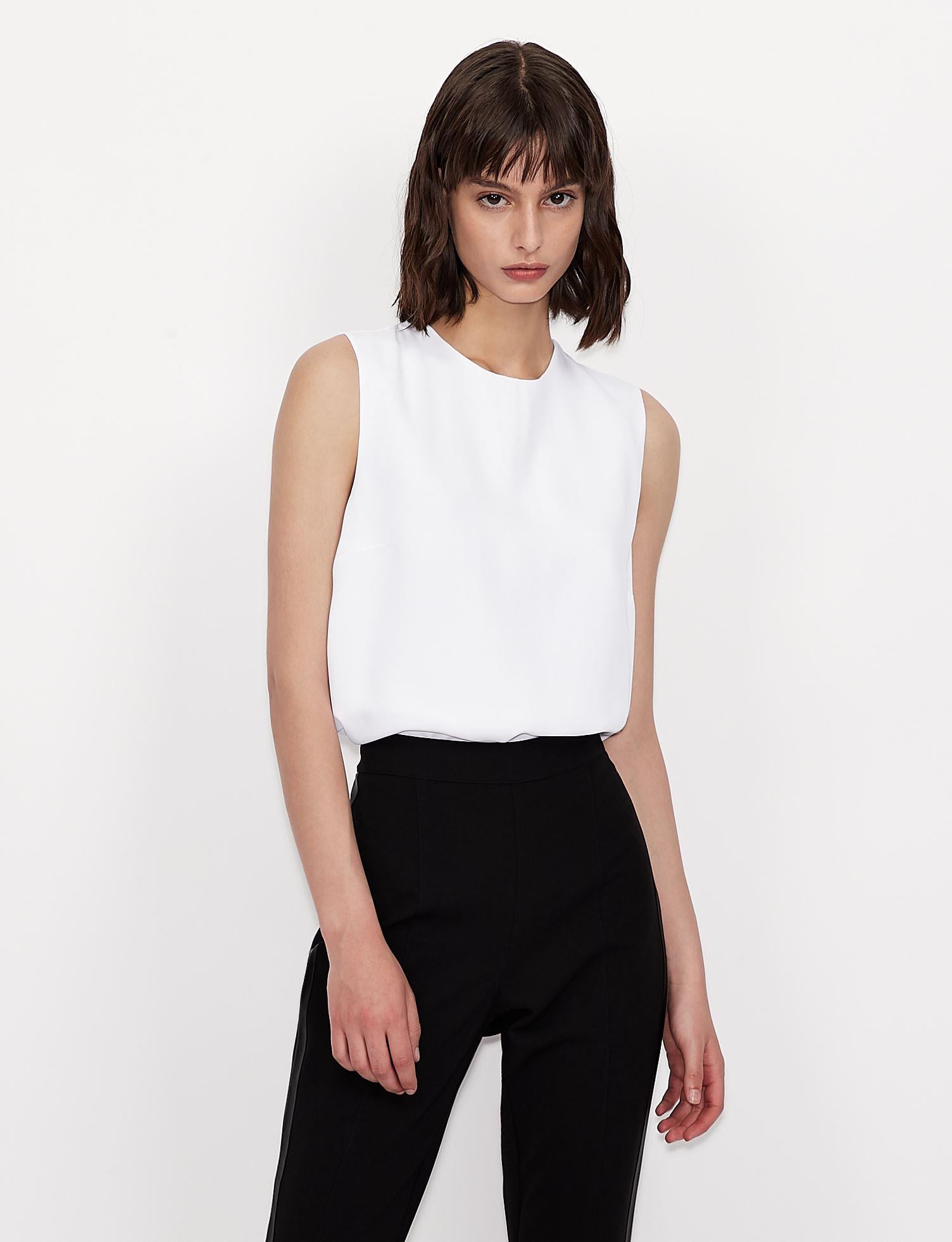 BİSİKLET YAKA KOLSUZ BLUZ