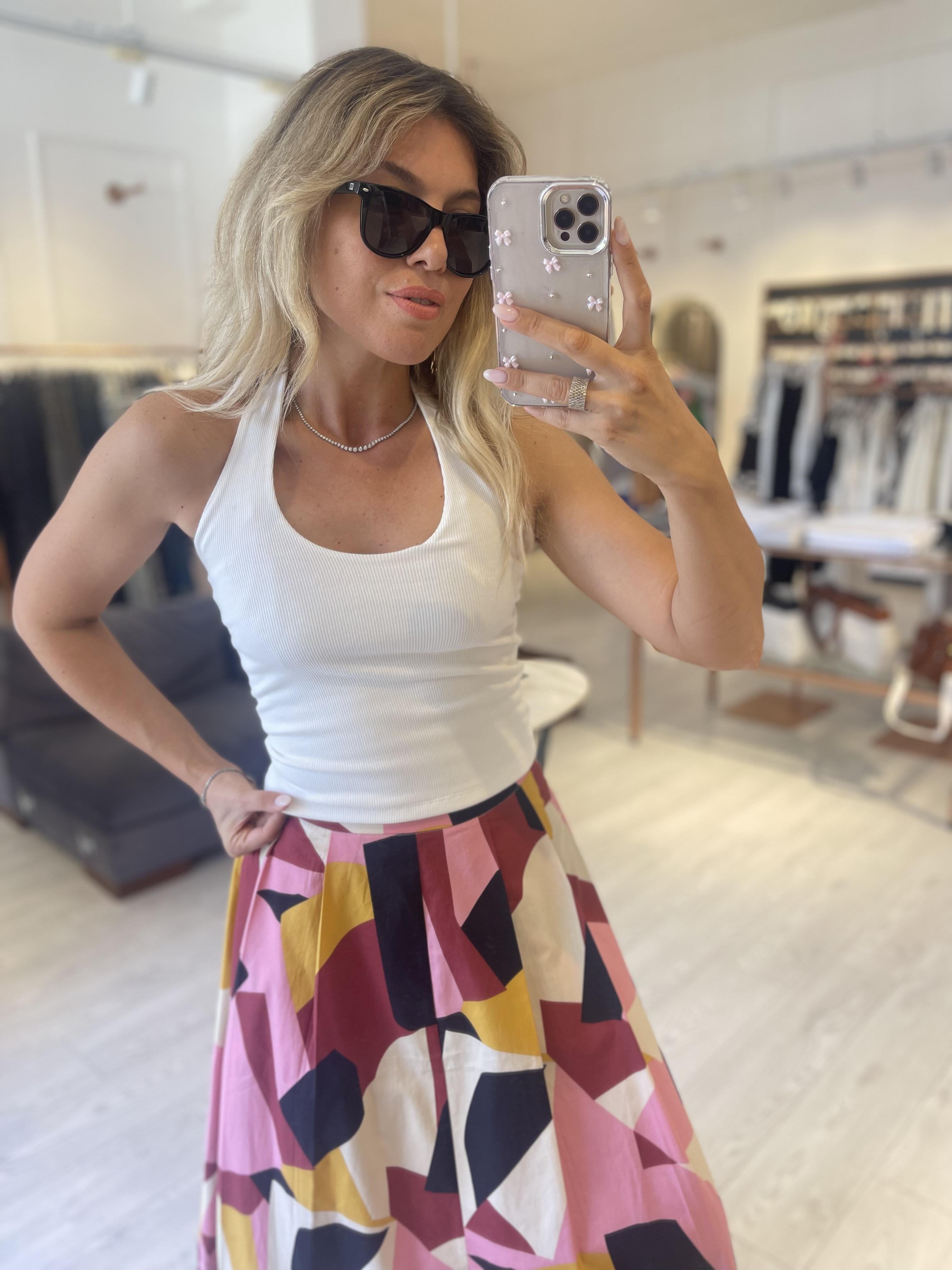 Beyaz Boyundan Geçmeli Bluz