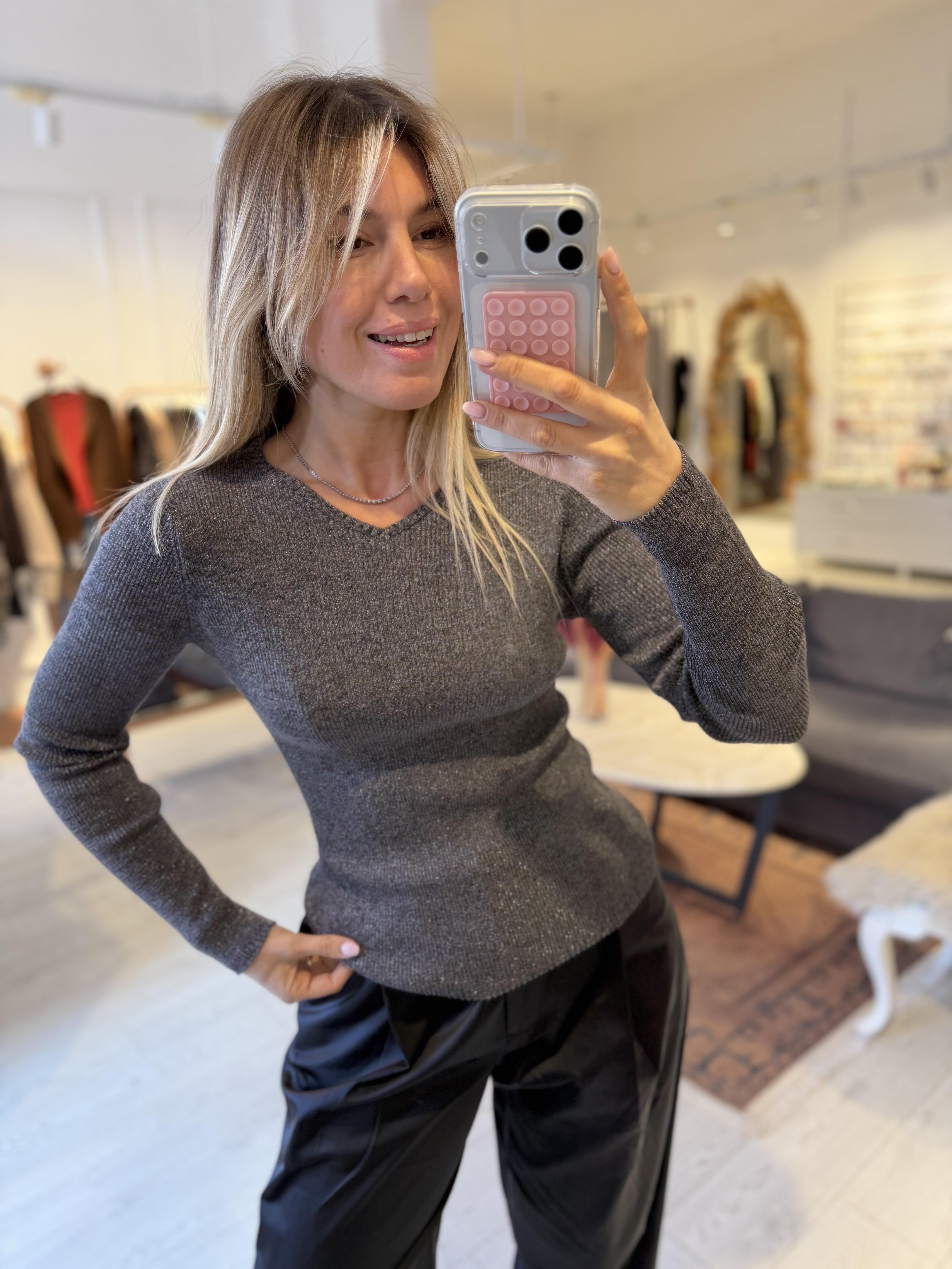 Füme Simli V Yaka Uzun Kol Triko Bluz