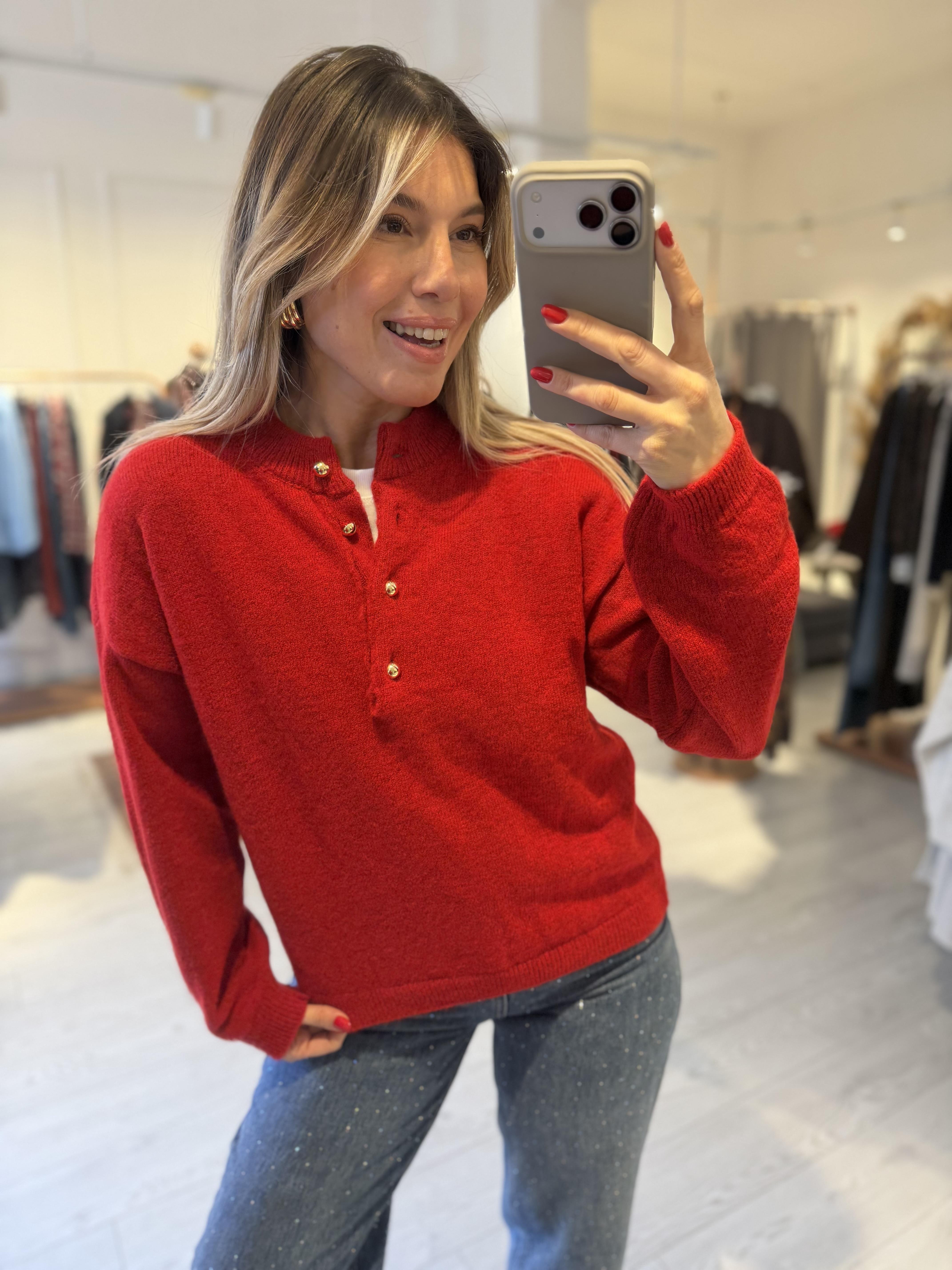 Kadın Kırmızı Gold Mini Düğmeli Triko Kazak – Uzun Kollu, Düz Desen, Bisiklet Yaka, Tam Kalıp Rahat ve Şık Günlük Triko