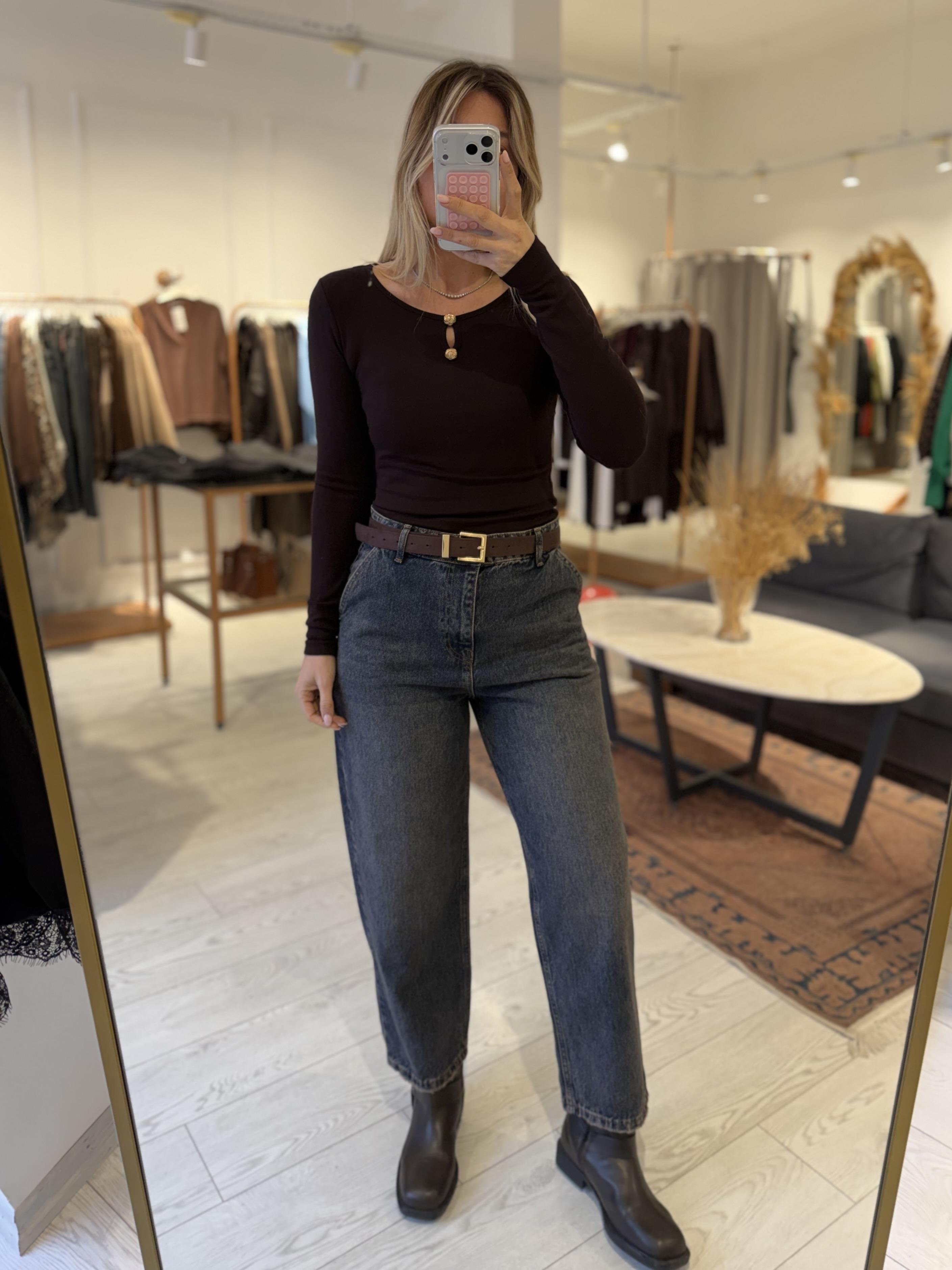 Kahve Tintli Kar Yıkama Skater Jean – Düz Desen, Tam Kalıp, Fermuarlı, Şık ve Rahat