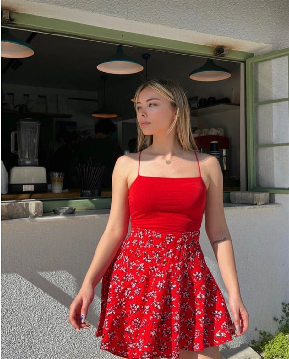 Kırmızı İp Askılı Top