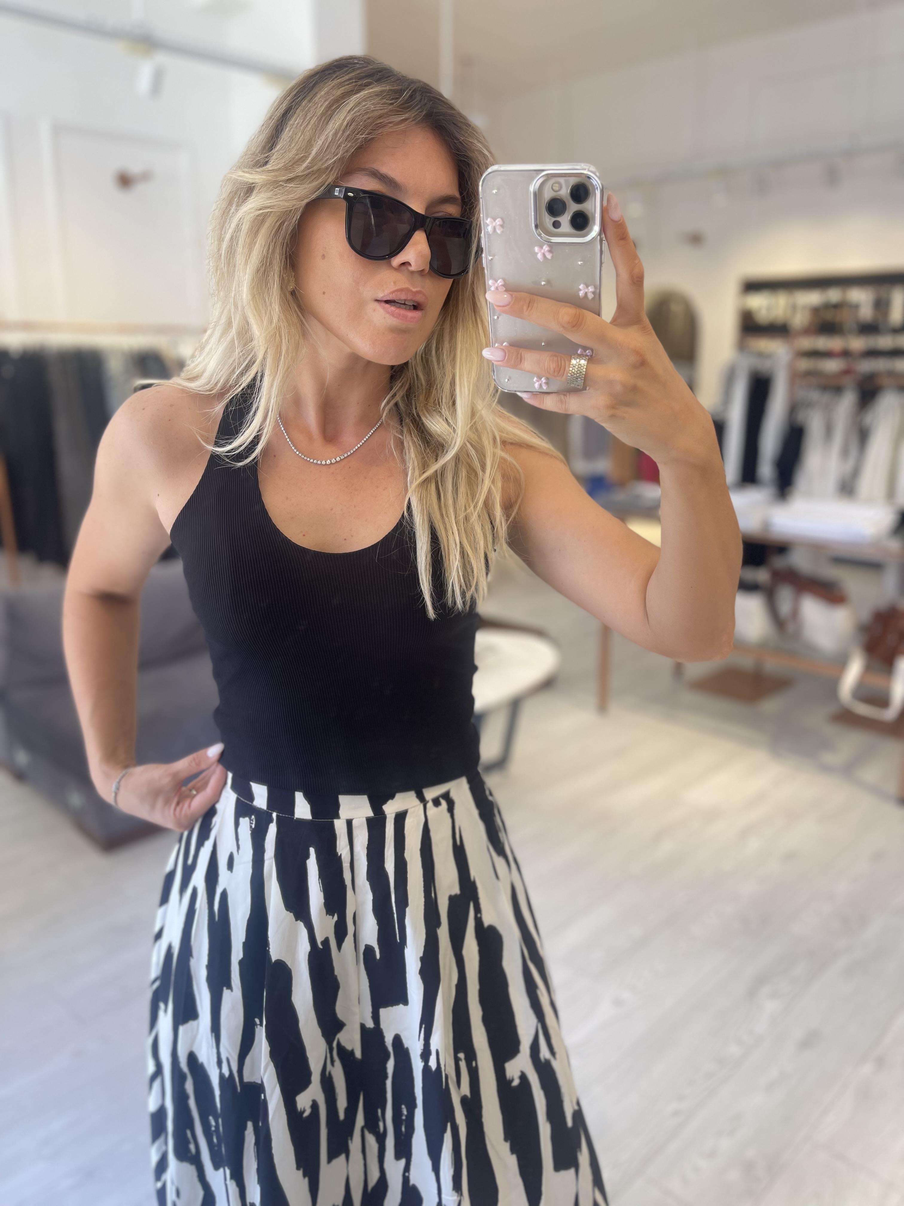 Siyah Boyundan Geçmeli Bluz