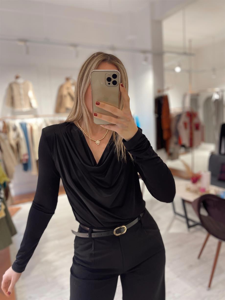 Siyah Degaje Yaka Bluz