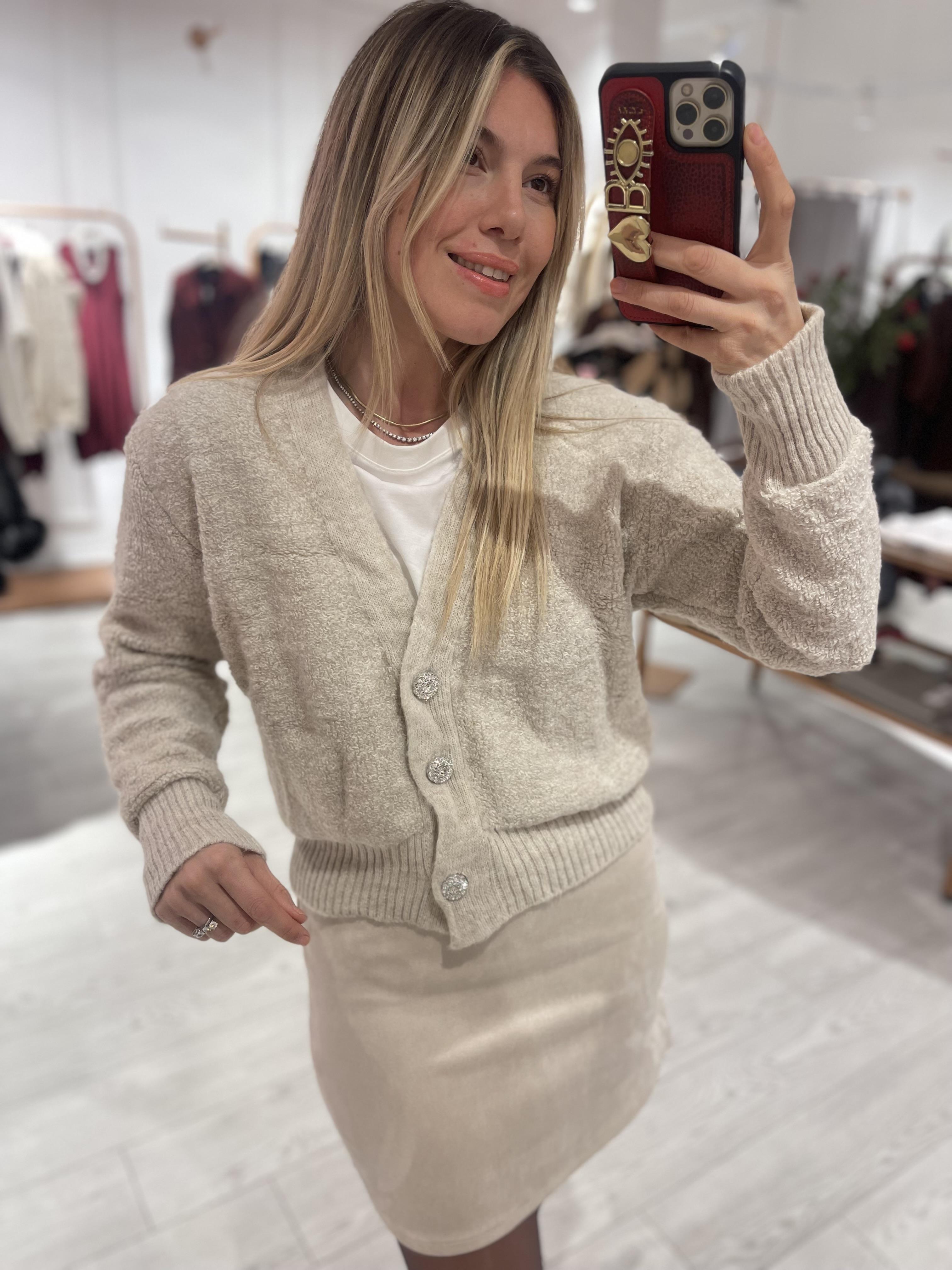 Açık Bej Taş Düğmeli V Yaka Hırka