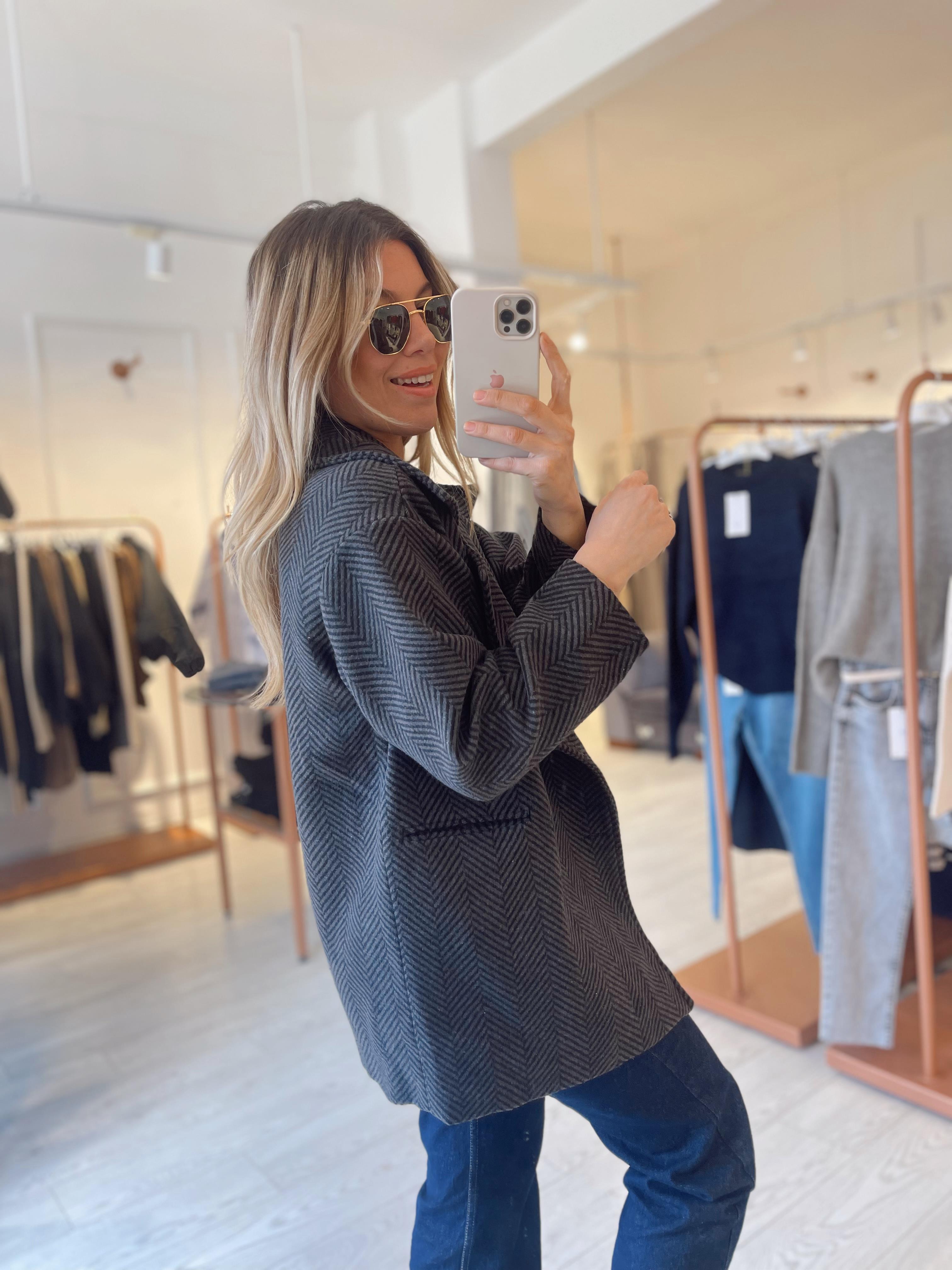 Antrasit Siyah Balıksırtı Oversize Kaban · 2
