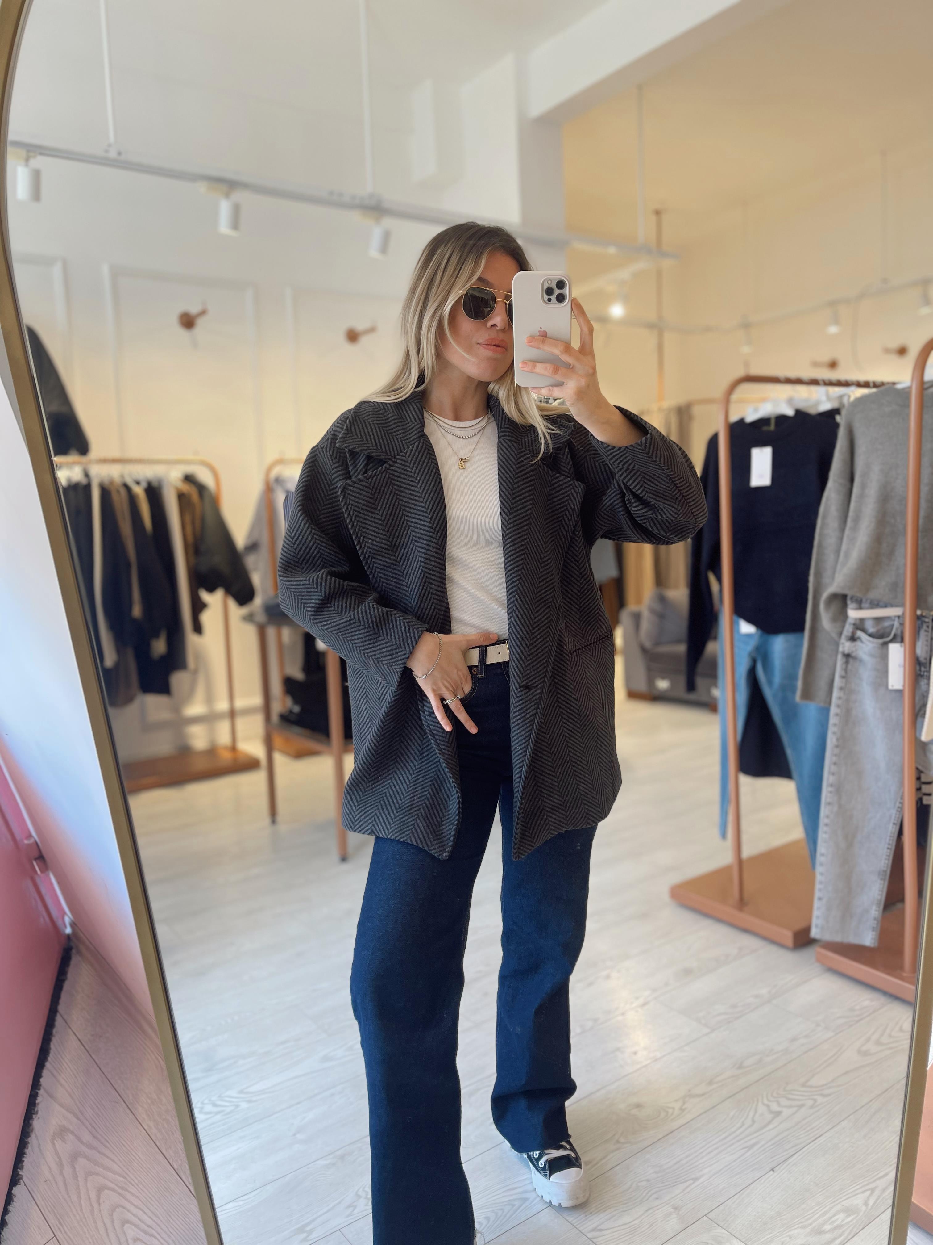 Antrasit Siyah Balıksırtı Oversize Kaban · 4