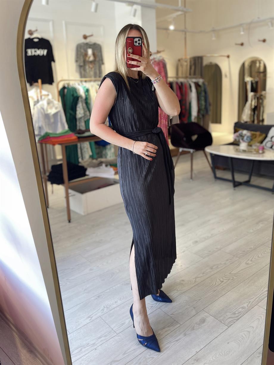 Antrasit Vatkalı Piliseli Basic Yırtmaçlı Elbise