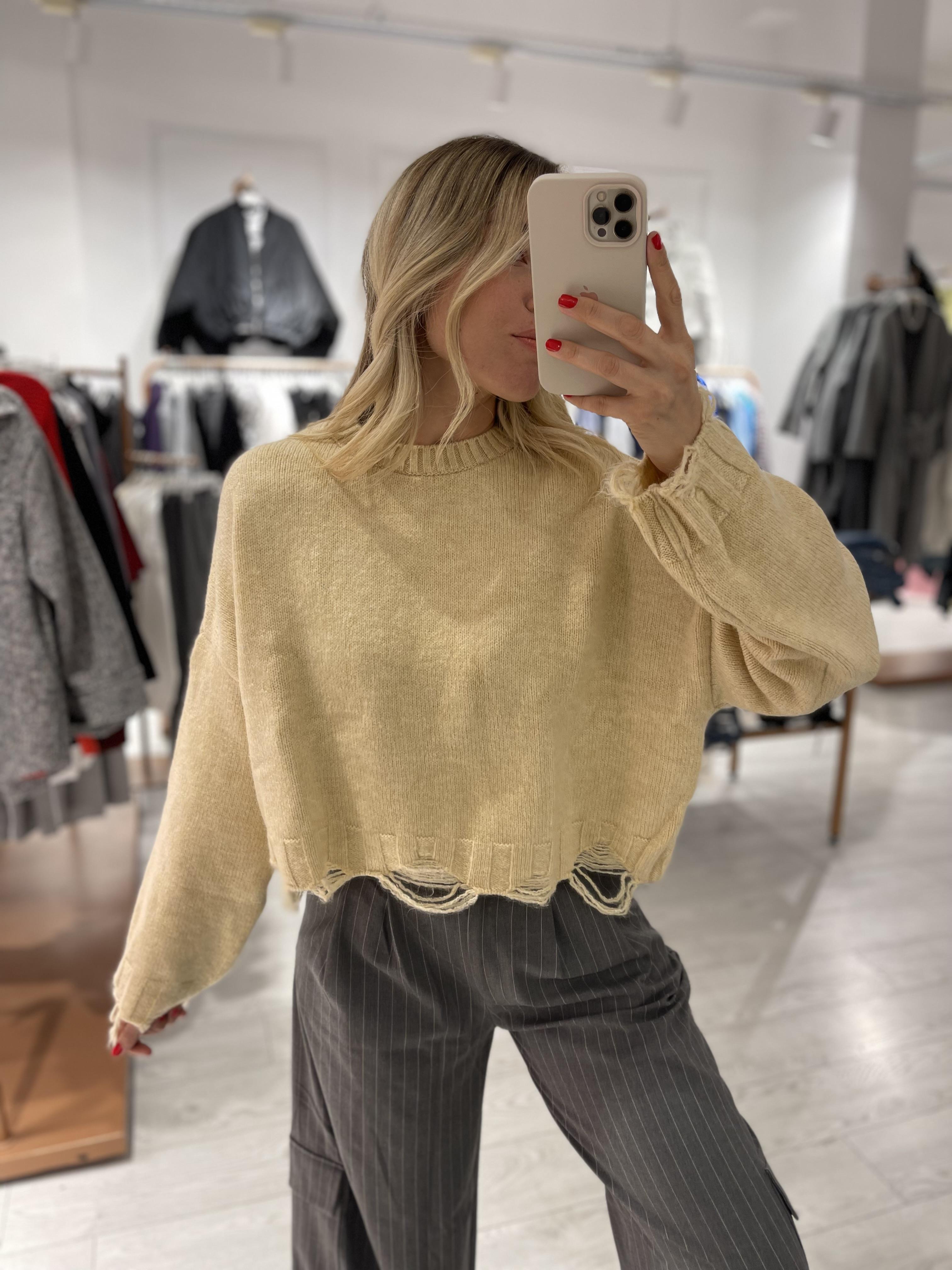 Bej Bisiklet Yaka Yırtık Detaylı Kazak