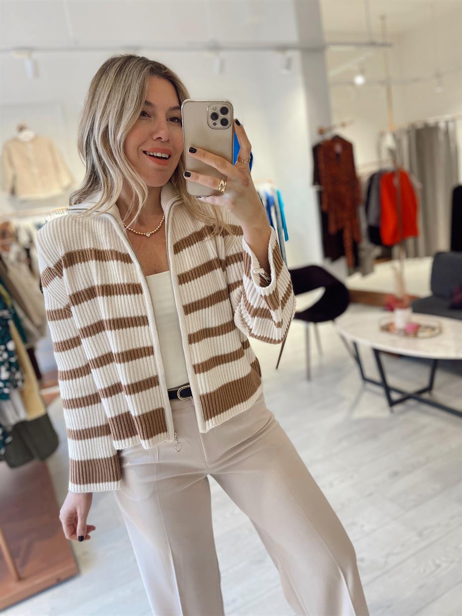 Bej Camel Çizgili Fermuarlı Hakim Yaka Triko Hırka