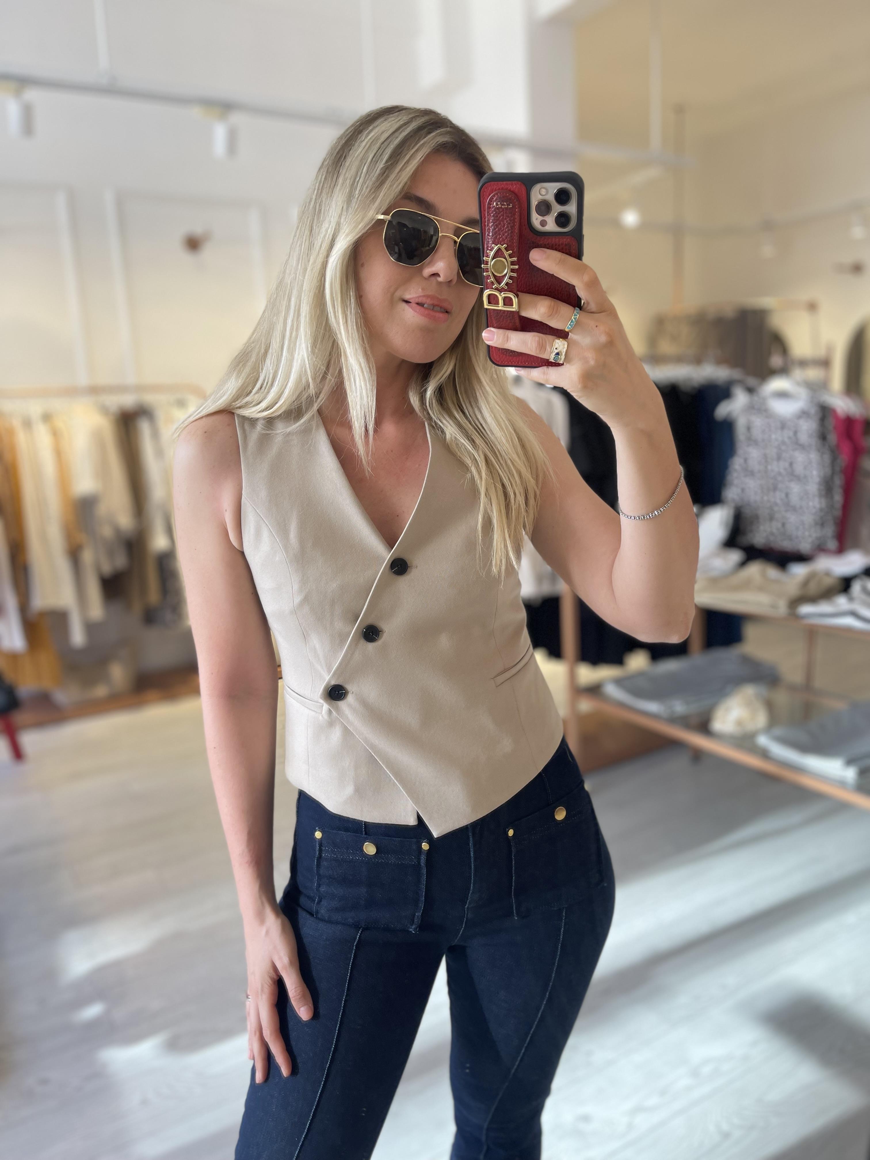 Bej Çapraz Düğmeli Tasarım Yelek