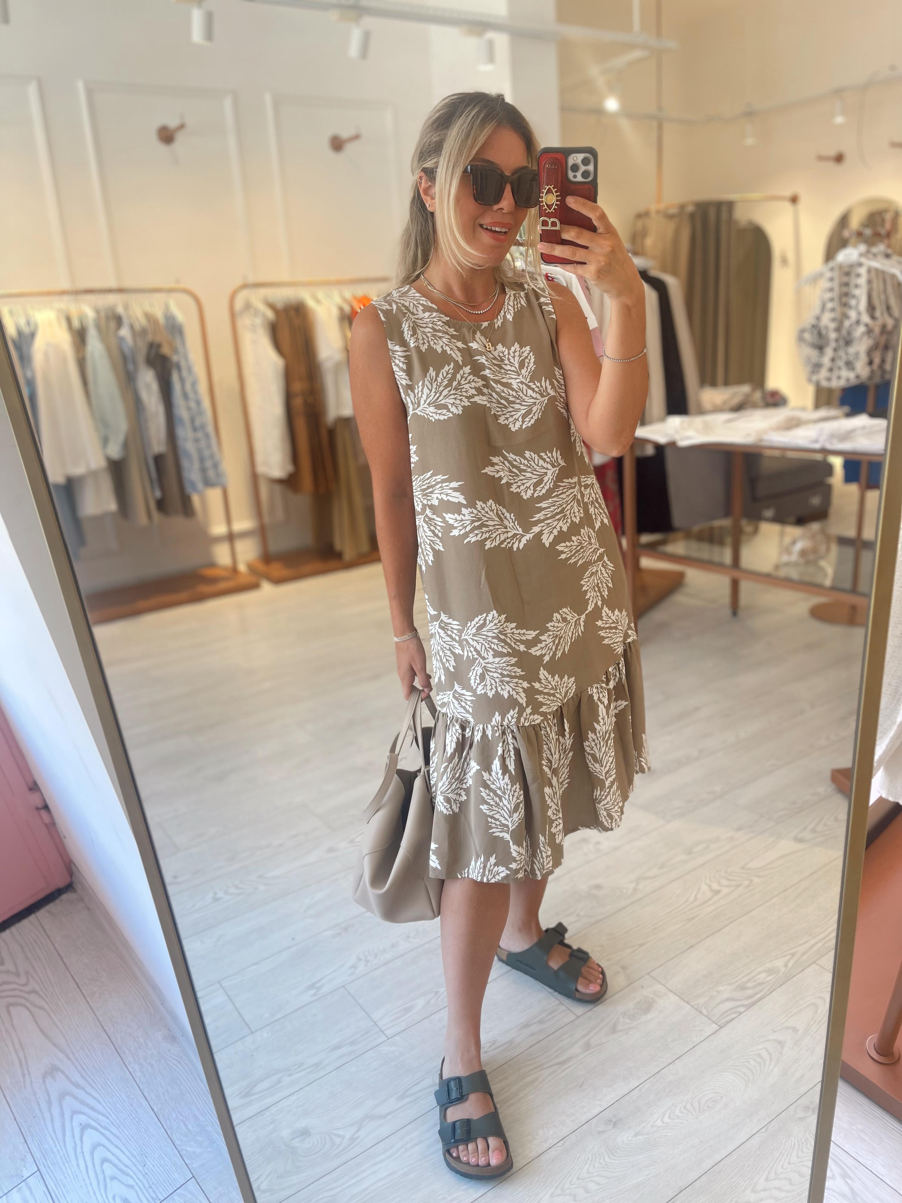 Bej Haki Çiçekli Kolsuz Midi Elbise