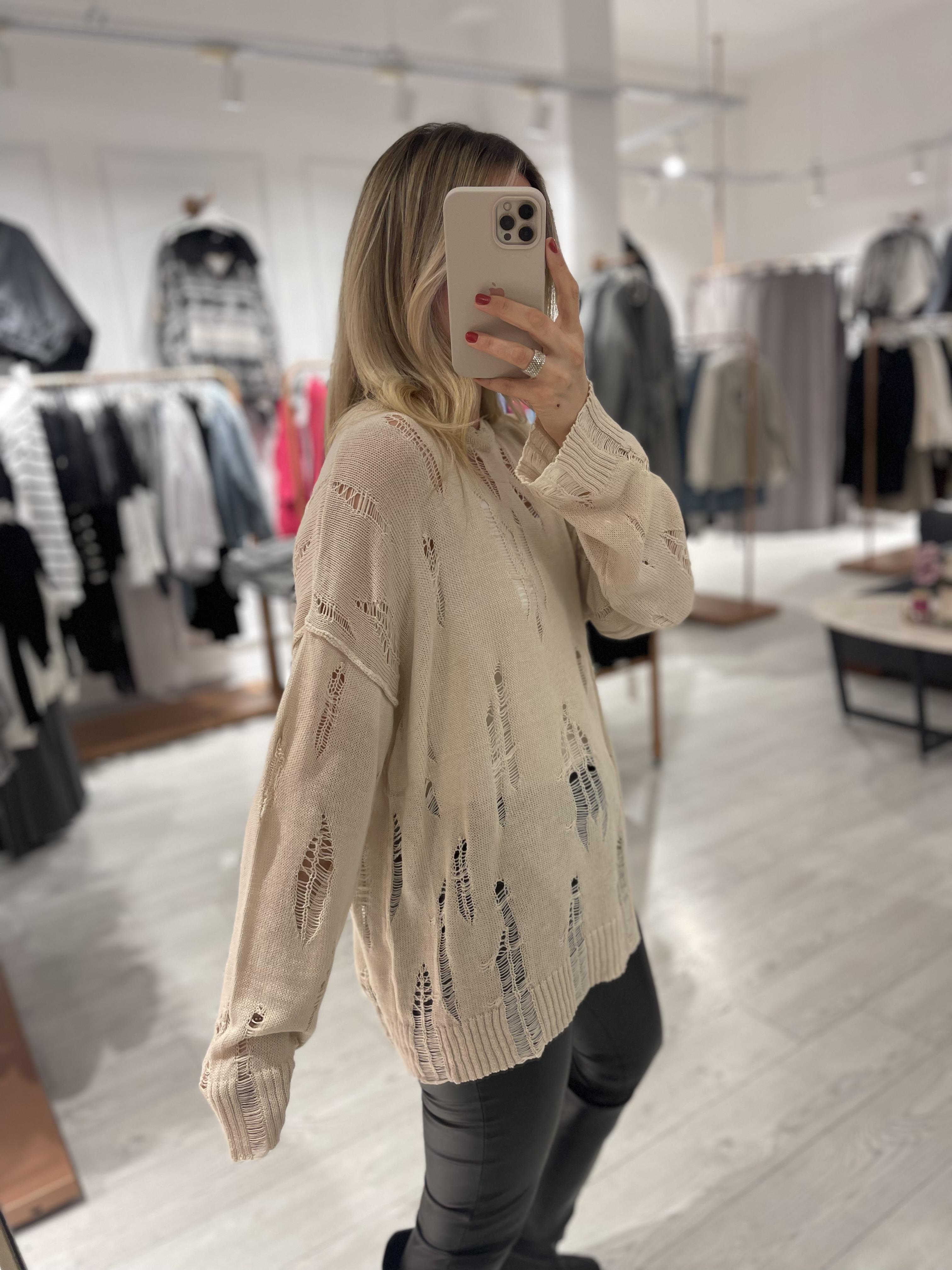 Bej Salaş Delikli Triko Kazak